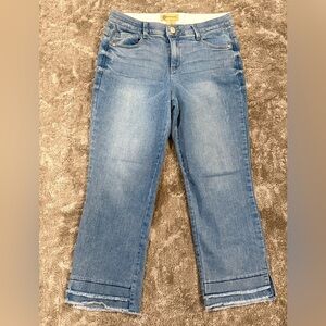 NEW NWOT Democracy Women's Ankle Cropped Frayed Jeans Size 10